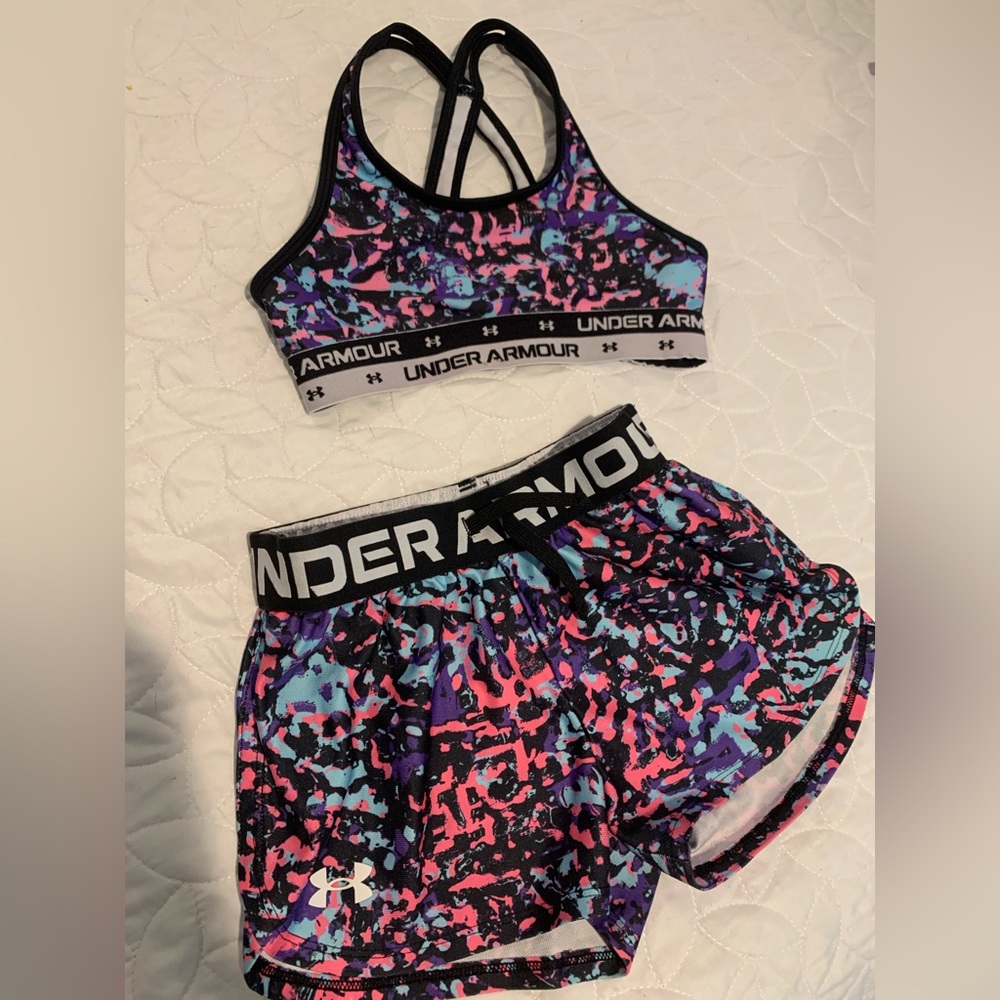 Girls S Under Armour sports bra and shorts